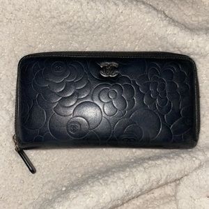 Sold black with silver inside camilla long zipper